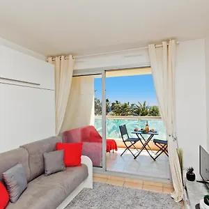 Sea Side Yourhosthelper , Cannes France